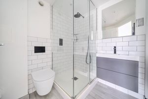 En-suite shower room- click for photo gallery